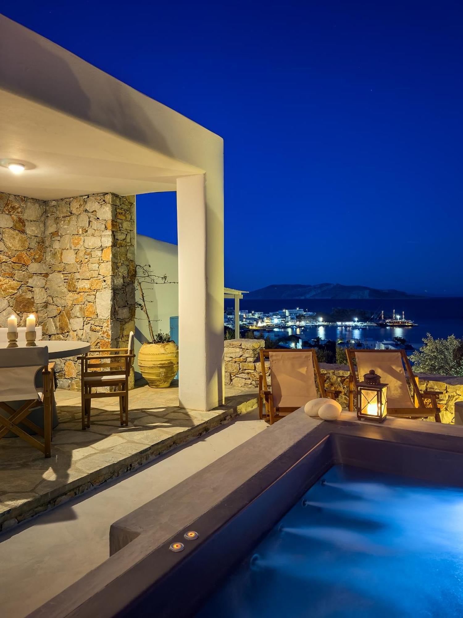 Sirokos * Karavostasis (Folegandros)