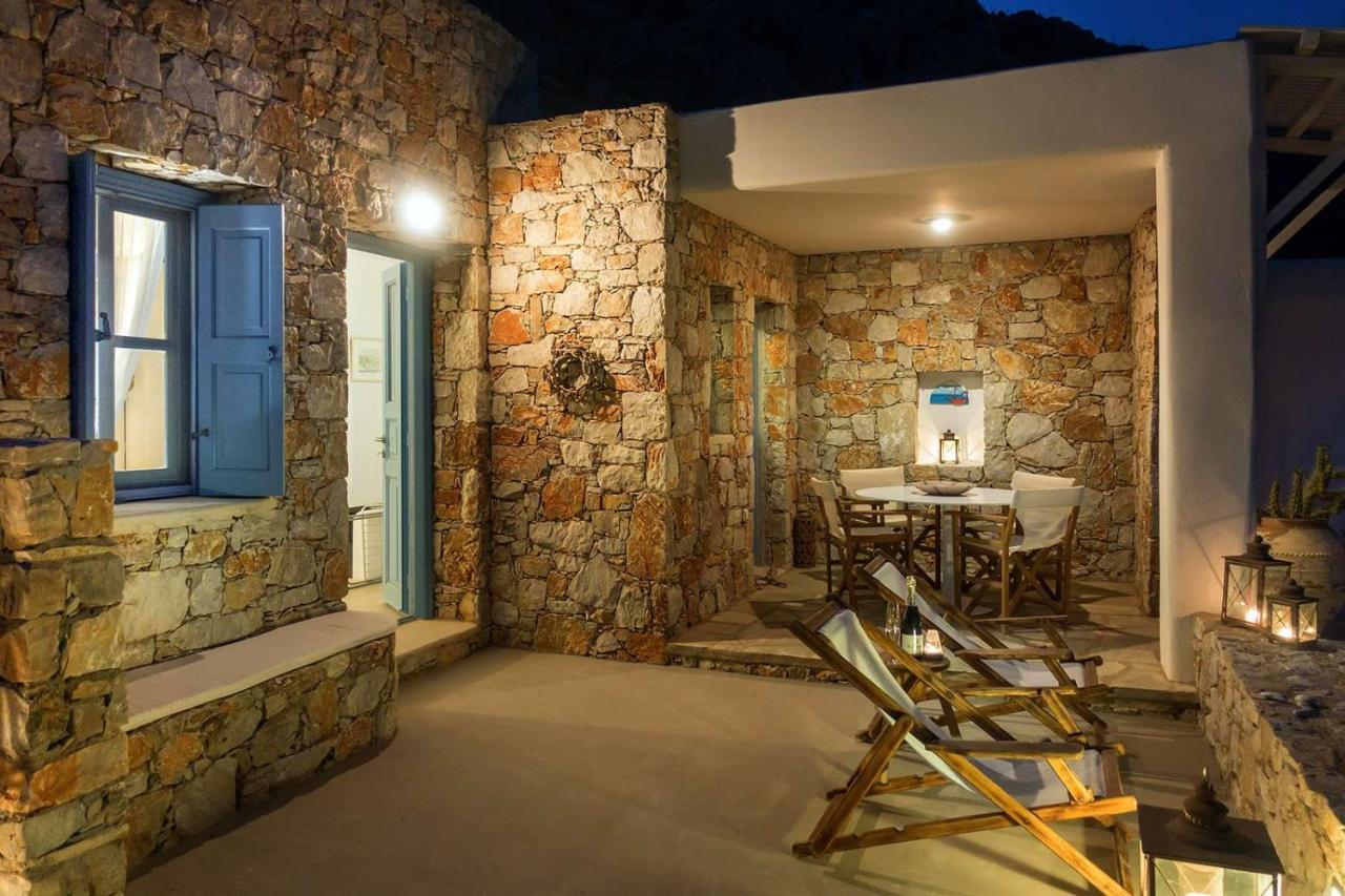 Sirokos Karavostasis (Folegandros)