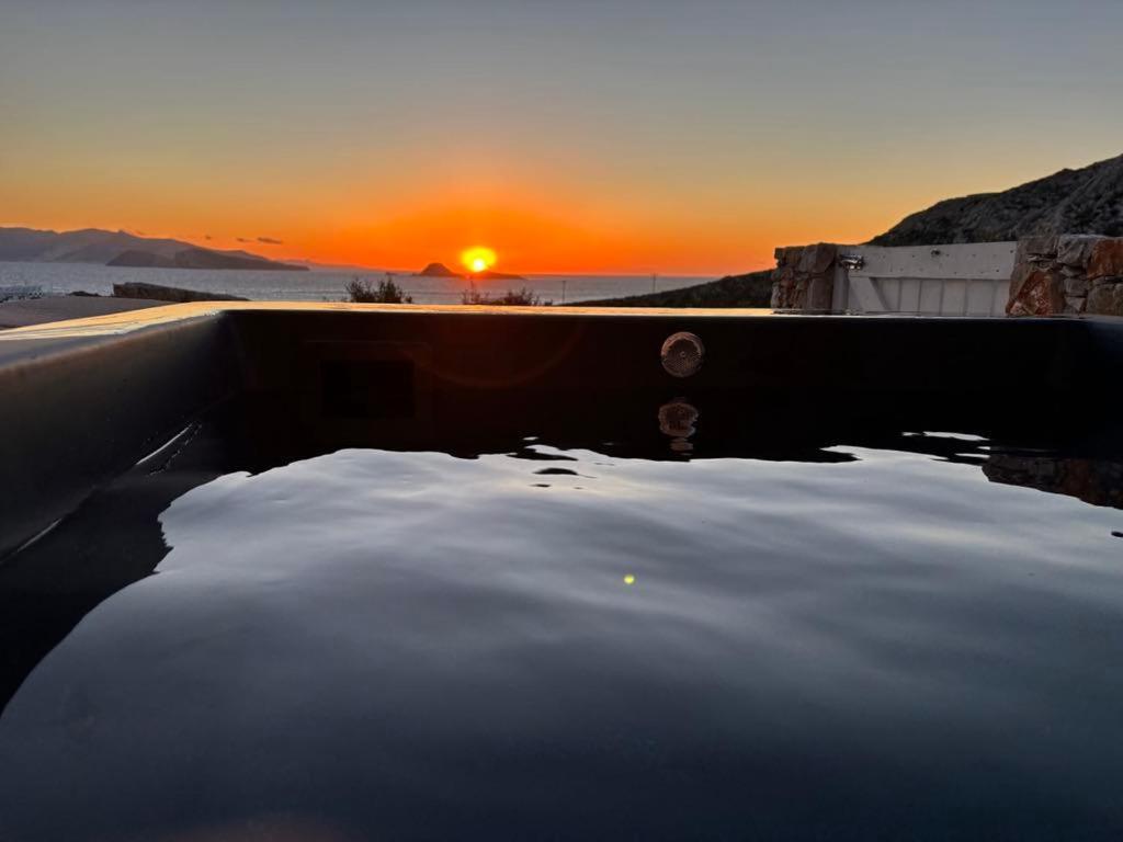 Sirokos * Karavostasis (Folegandros)